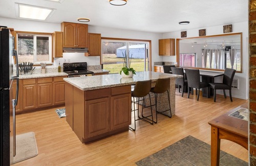 Mineral House | Rainier Estates' 5 Acre, 3100sqft, HotTub, Events