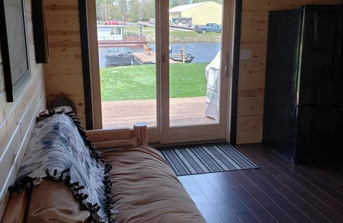 International Falls House | Rainy Lake Outpost on the shoreline of beautiful Rainy Lake
