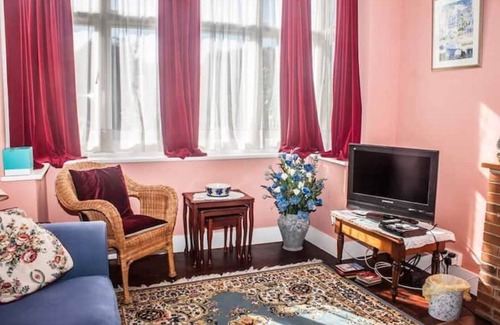 Birchington Cottage | Raleigh Cottage Detached 3 bed House in Quiet Area