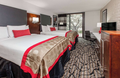 Franklin Park Hotel | Ramada by Wyndham Austin South