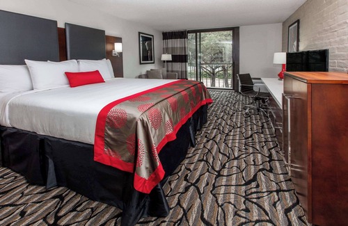 Franklin Park Hotel | Ramada by Wyndham Austin South