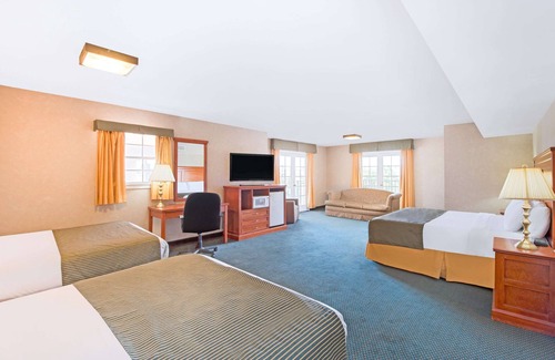Flagstaff Hotel | Ramada by Wyndham Flagstaff East