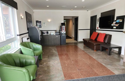 Laval Hotel | Ramada by Wyndham Laval