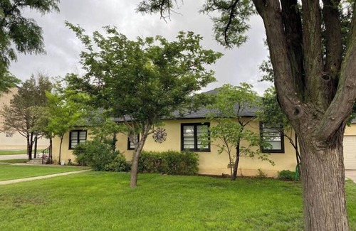 Amarillo House | Rambler *pet friendly* garage private deck