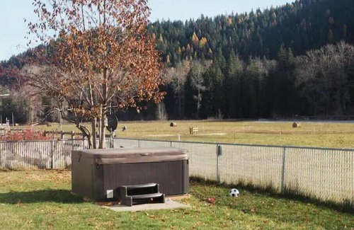 Kellogg House | Ranch House Retreat with Hot Tub on the CDA River