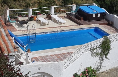 Rubite Villa | Ranch Studio in Quiet White Village Setting with shared Pool and Hot Tub