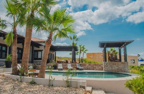 Migrino Cottage | RANCHO LAS MARGARITAS Stunning house just a min away from the beach.