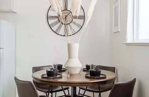 North University Apartment | Rancho | Modern Rustic Vibes | Central Austin