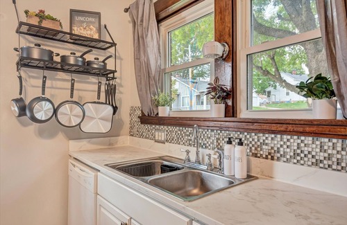 Washington House | Rand House in WashMO - close to Purina & winery shuttle