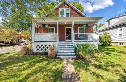 Washington House | Rand House in WashMO - close to Purina & winery shuttle