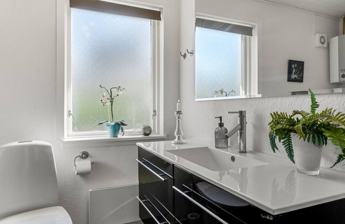 Hals House | "Randulf" - from the sea by Interhome
