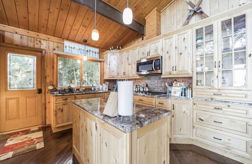 Presque Isle House | Rapid Retreat - Golden Leaves, Crisp Air & Cozy Comfort Await You!