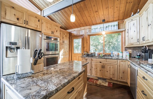 Presque Isle House | Rapid Retreat - Golden Leaves, Crisp Air & Cozy Comfort Await You!