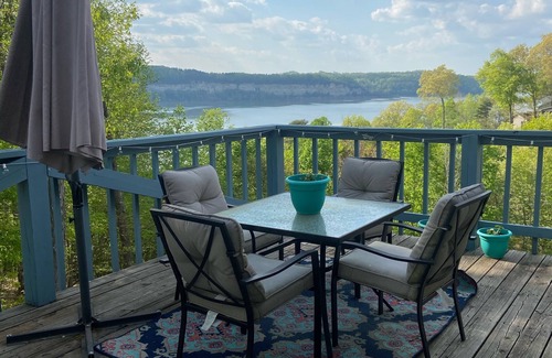 Monticello House | Rare A-Frame w/Lake Cumberland Views