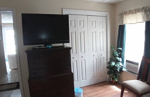 Country Place Apartment | Rare & Amazing 2Bedrooms, 1bath Guest Suite with washer/dryer & fenced backyard
