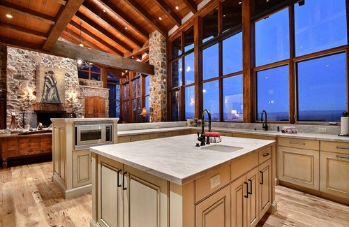 Deer Valley Ski Chalet | Rare Deer Valey Chalet w/ski access, hot tub, room for 18