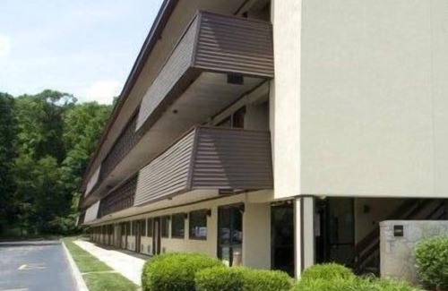 Secaucus House | Rare Find! Close to Empire State Building, Pet Friendly Property