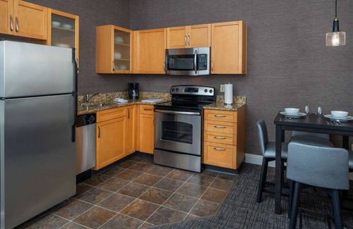 Arts/Warehouse District Resort | Rare Find! Stylish and Pet-friendly 2BR Suite, Private Kitchen, Free Breakfast!
