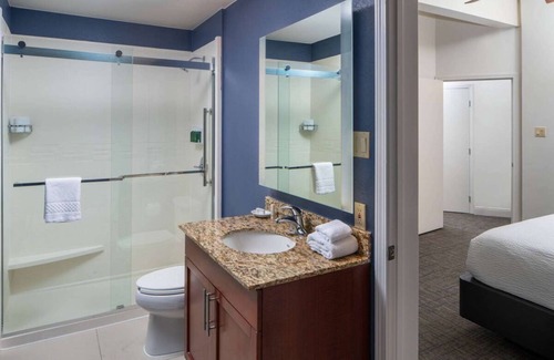 Arts/Warehouse District Resort | Rare Find! Stylish and Pet-friendly 2BR Suite, Private Kitchen, Free Breakfast!