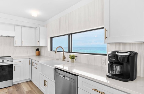 Miramar Beach Condo | Rare Front Stack Remodeled 2 bedroom Gem in Mainsail- Free Beach Service!
