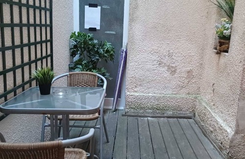 Hotel de Ville - Quinconces Apartment | RARE HEART OF BORDEAUX. Stone studio and patio, Tourny-Quinconces