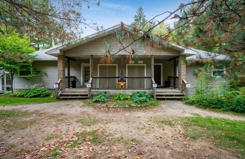 Dwight House | Rare Muskoka Chalet Suite - B8