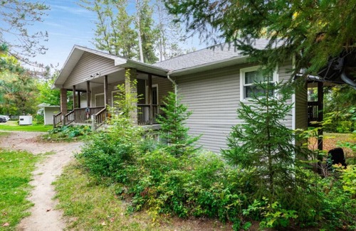 Dwight House | Rare Muskoka Chalet Suite - B8