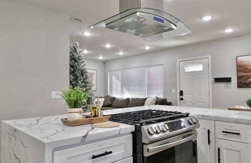 San Bernardino House | Rare Newly remodeled and fully furnished beauty