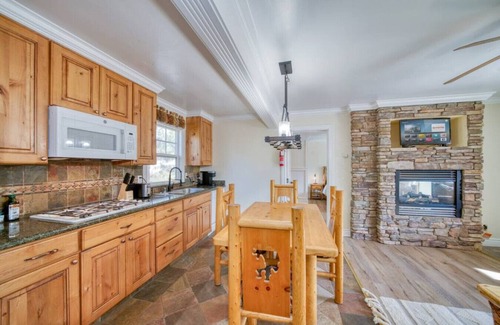 Lakeside Park Bed & Breakfast | Rare unit layout making it easy to share Tahoe with friends & family!