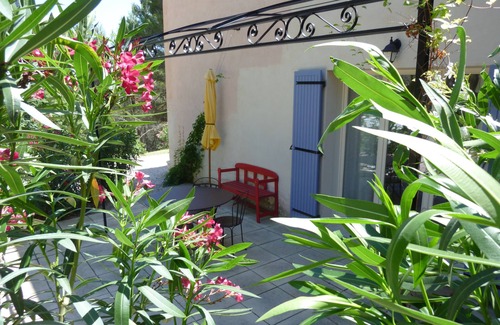 Le Barroux Apartment | "Rasteau", a nice gite for 2 in a superb environment