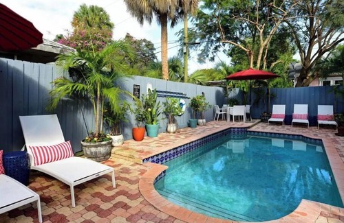 Sunshine Park Apartment | RATED #1 In W. Palm Beach! Heated Pool! II