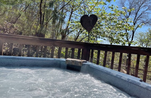 Newport Cabin | Raven's Nest: Serenity Awaits