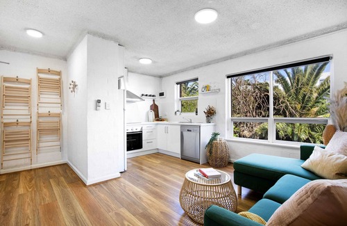 Glenelg North Apartment | Ray's Place by the Riverside