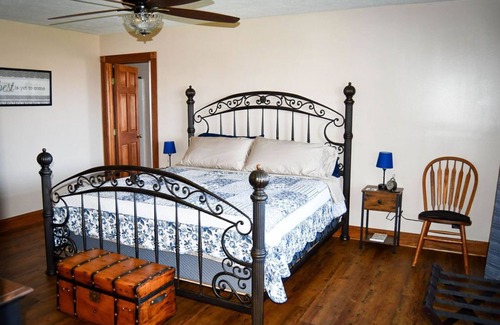 Moorefield Other | Razor Farms Retreat/Pet Friendly/Stocked Fishing Lake/Totally Private