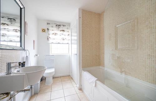 Leeds House | RB27R For your most relaxed & Cosy stay Free Parking Free Fast WiFi