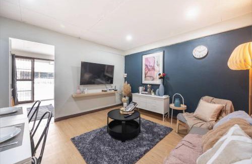 Chom Phon House | RB7 Chatuchak House, Netflix, HighSpeedNet, Metro