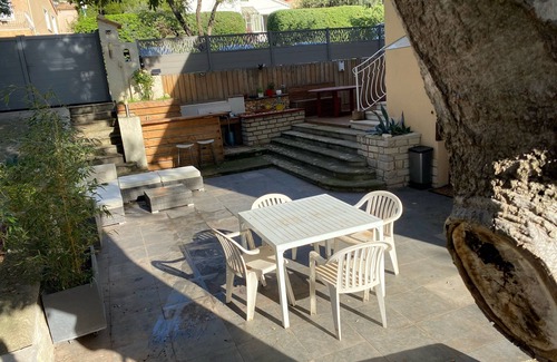 Toulon Apartment | RD Jardin, green setting, residential area, near town center and beaches