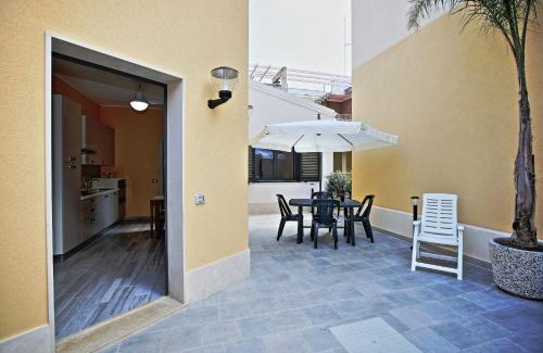 Avola House | RE SOLE La Dependance - Casa vacanza V E N E R E