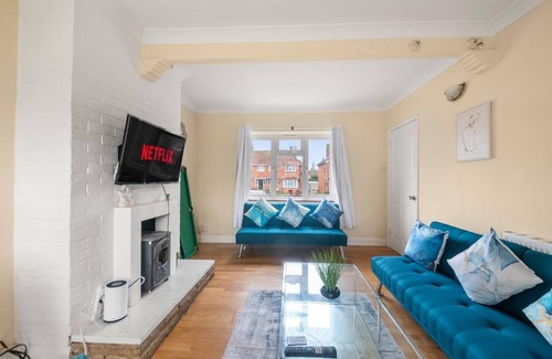 Reading House | Reading Centre for business or leisure with parking.