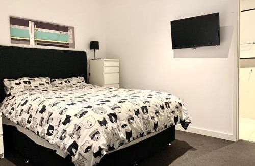 Melbourne Central Business District Apartment | ReadySet Apartments on Little Collins
