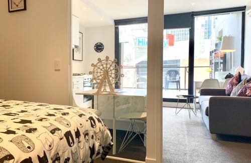 Melbourne Central Business District Apartment | ReadySet Apartments on Little Collins