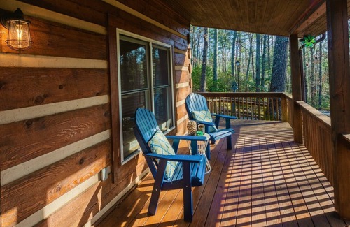 Fleetwood House | Real Log Cabin-Private Setting-Gated Community-Easy Access
