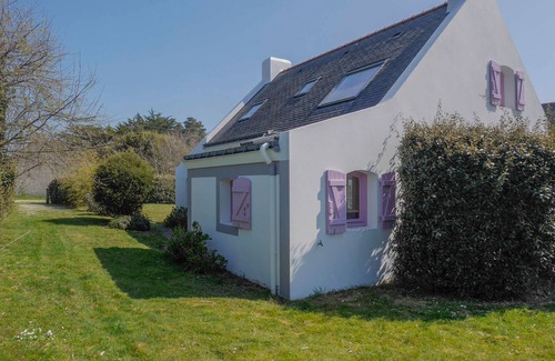 Locmaria House | Recent house 200m from wild coast, garden, pets allowed
