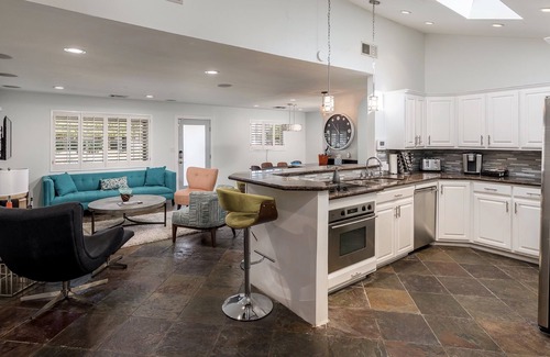 Southwest Village House | Recent remodel walk to Old Town w/ heated pool