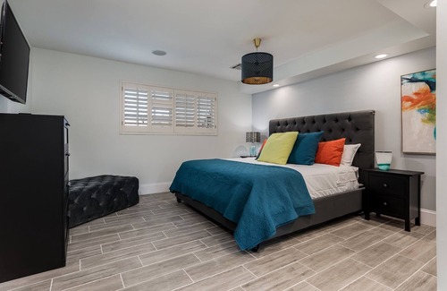 Southwest Village House | Recent remodel walk to Old Town w/ heated pool