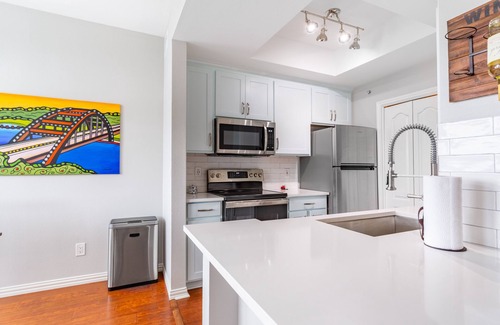 Shepherd Mountain Condo | Recently Remodeled Top Floor Condo W/Great Hill Country Views & Private Garage!