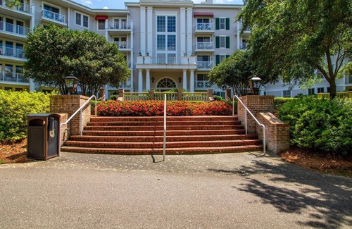 Baytowne Wharf Condo | Recently Renovated 4th Floor Studio w/2 King Beds, Kitchenette, and Modern Comfort at Sandestin Golf and Beach Resort!