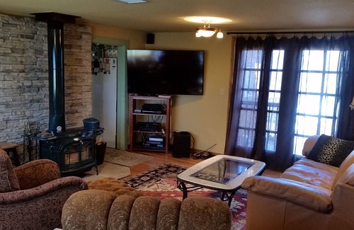 Buena Vista House | Recently renovated 2252 SF Log Home on 15 acres, 5 creeks, 3 Ponds, Mt Views