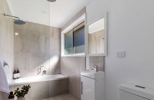 Noosaville Apartment | Recently renovated | 3 BR | A/C self-contained townhouse | Resort | Noosaville