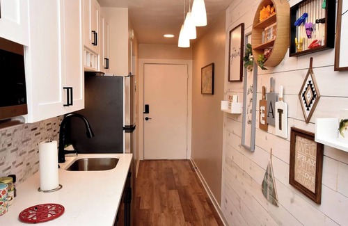 North Shore Condo | Recently updated 1 BR Condo with stunning lake views - No cleaning or linen fees